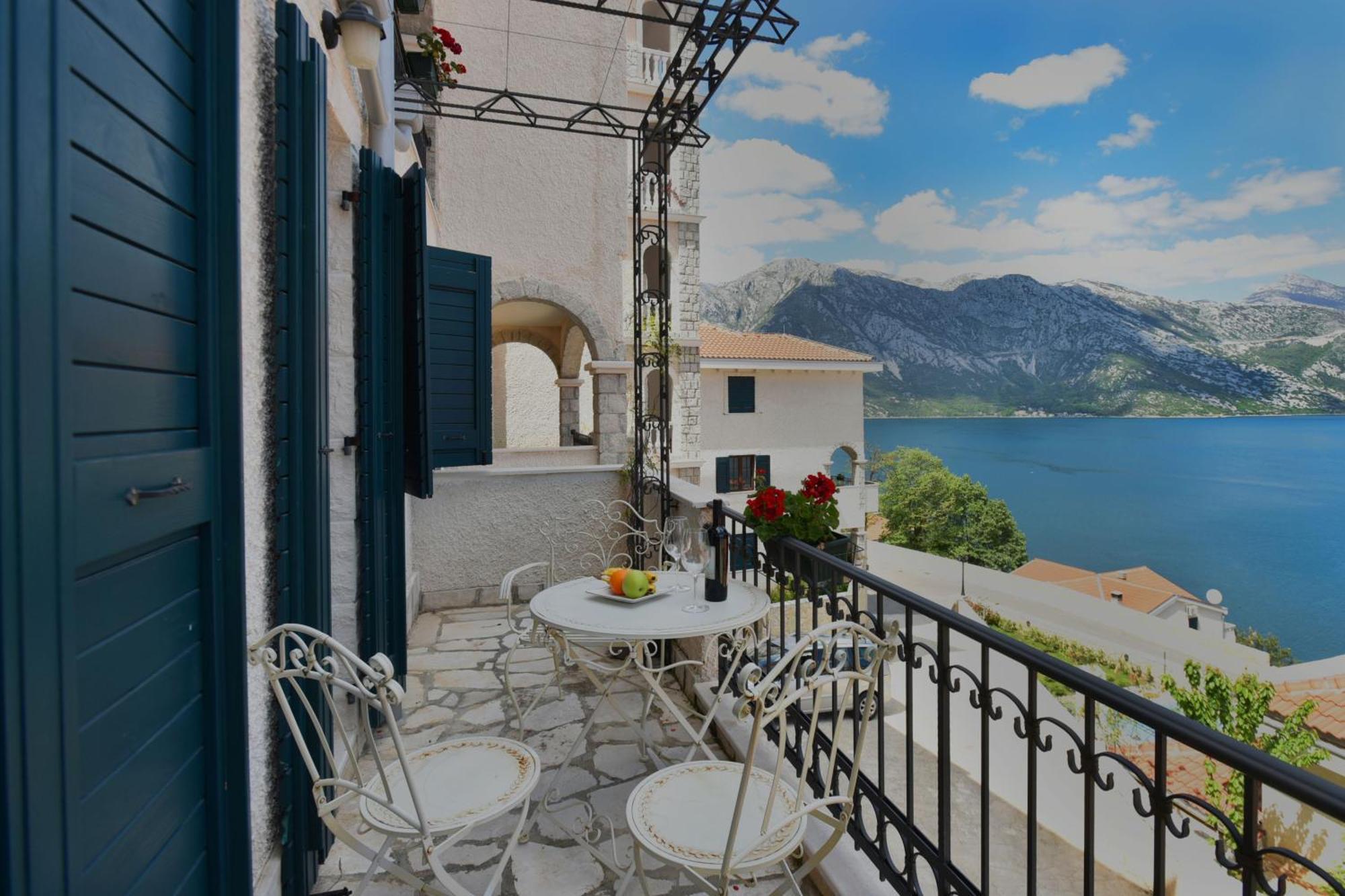 Boka Gardens Seaside Resort Kotor Bilik gambar
